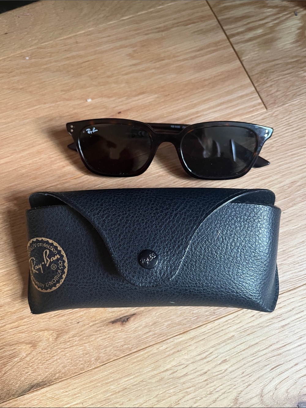 Ray-Ban Men's Black Sunglasses with Black Case and Dark Lenses